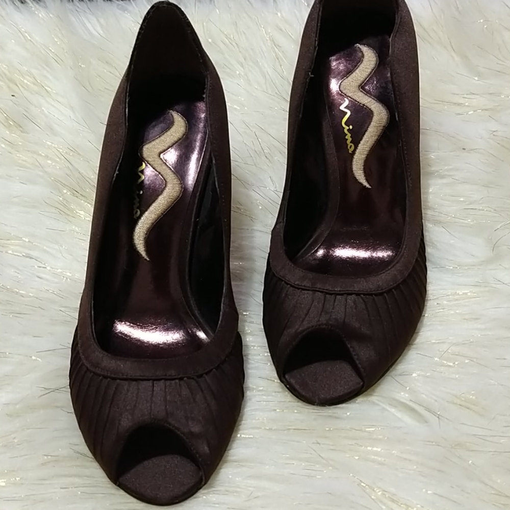 Nina satin brown peep toe heels. Heel apx 2 1/2